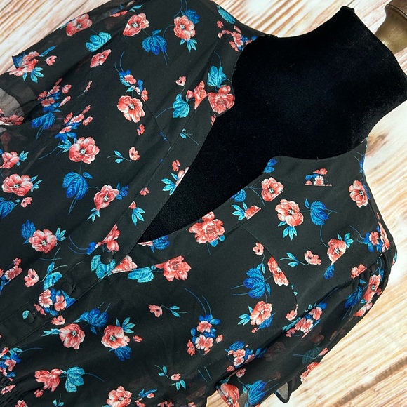 Torrid Black Sheer Floral Empire Waist Top - Picture 2 of 9